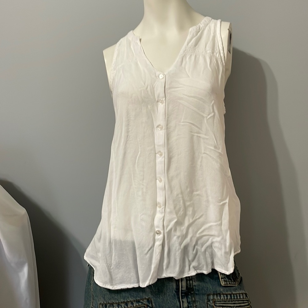Merona White table top, size large. Bundle & Save!!